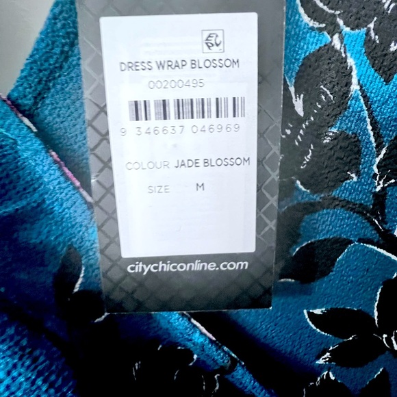 NWT*Blossom Faux Wrap Dress in Jade Blossom-*CITY CHIC* - Picture 6 of 6